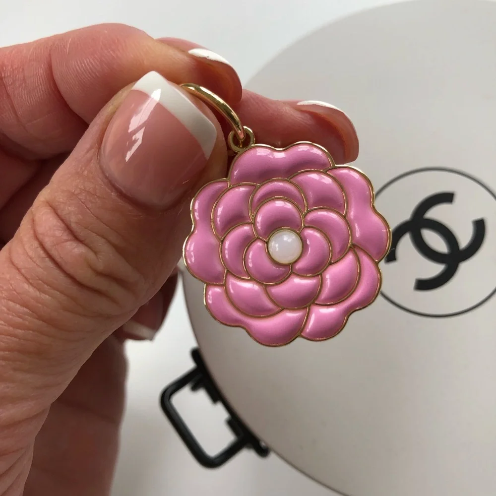 CHANEL Pink Pearl Gold Camellia Flower Limited Edition 2026 Charm NEW - Picture 4 of 5